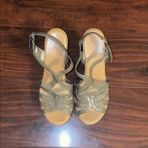 Women’s wedge shoes